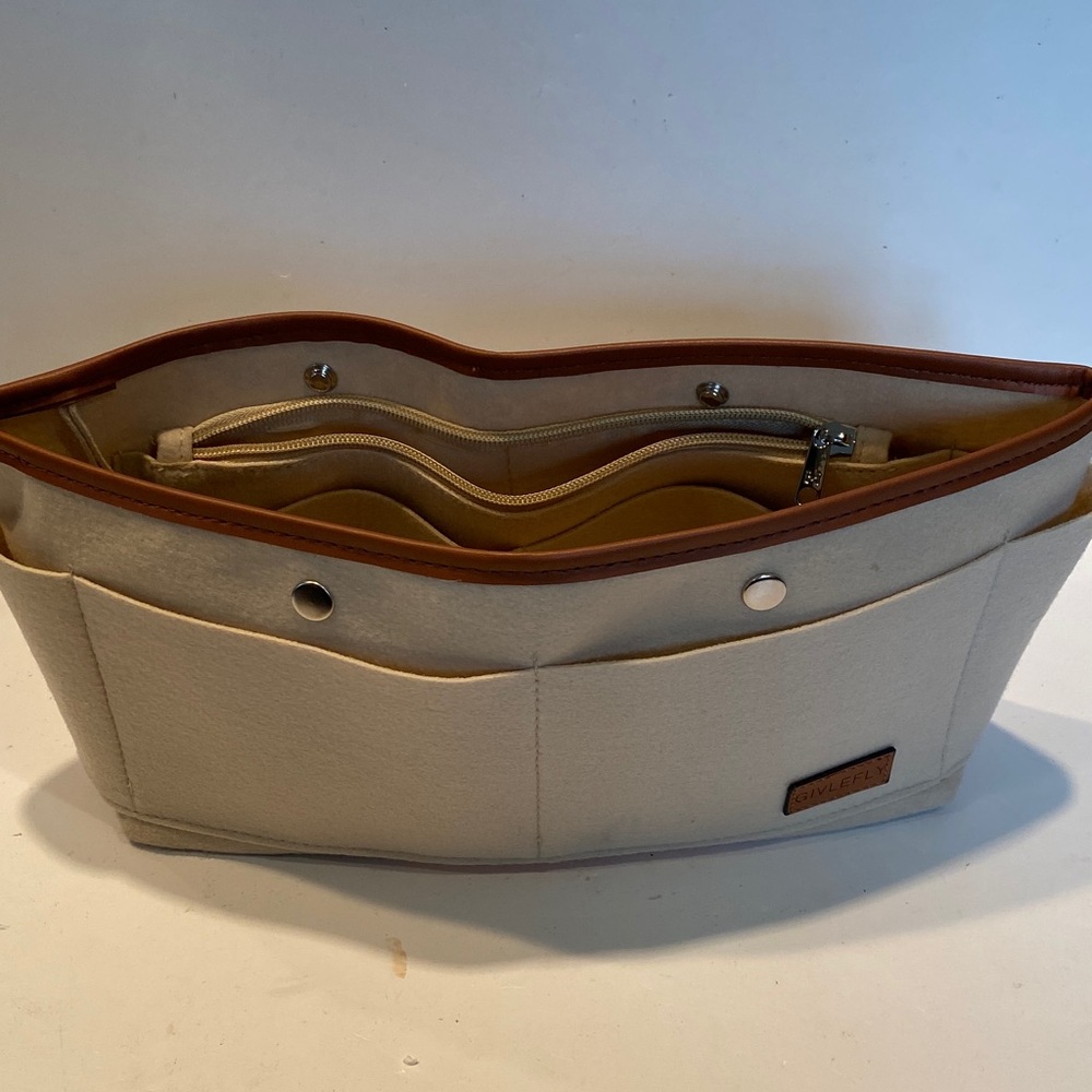 NWOT Givlefly Tan Felt Purse or Tote Organizer